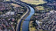 Der Main-Donau-Kanal (hier bei Forchheim) verbindet den Main bei Bamberg mit der Donau bei Kelheim.Forchheim & Fränkische Schweiz Der Main-Donau-Kanal (hier bei Forchheim) verbindet den Main bei Bamberg mit der Donau bei Kelheim.Forchheim & Fränkische Schweiz