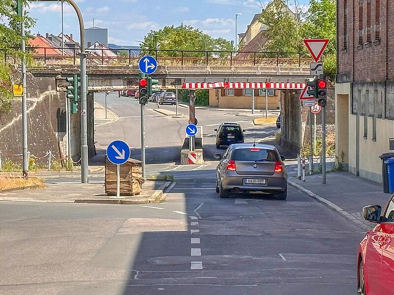 Nicht mehr up to date: die Unterführung an der Geisfelder Straße. Nicht mehr up to date: die Unterführung an der Geisfelder Straße.