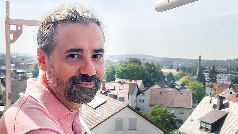 Sebastian K&ouml;rber auf dem Ger&uuml;st seines Forchheimer Hauses, das er gerade sanieren l&auml;sst.Forchheim & Fr&auml;nkische Schweiz