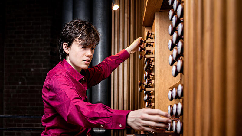 Bamberger Symphoniker: Julian Emanuel Becker zaubert an der Orgel