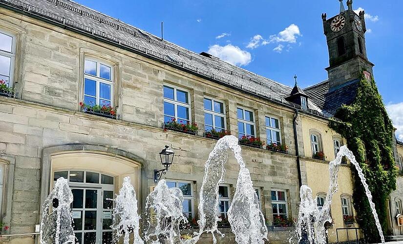 Im Rahmen der St&auml;dtebauf&ouml;rderung hat sich die Ansicht der Stadt Teuschnitz und insbesondere die Stadtmitte in den vergangenen Jahren deutlich ver&auml;ndert. Nun findet eine umfassende Evaluation statt.