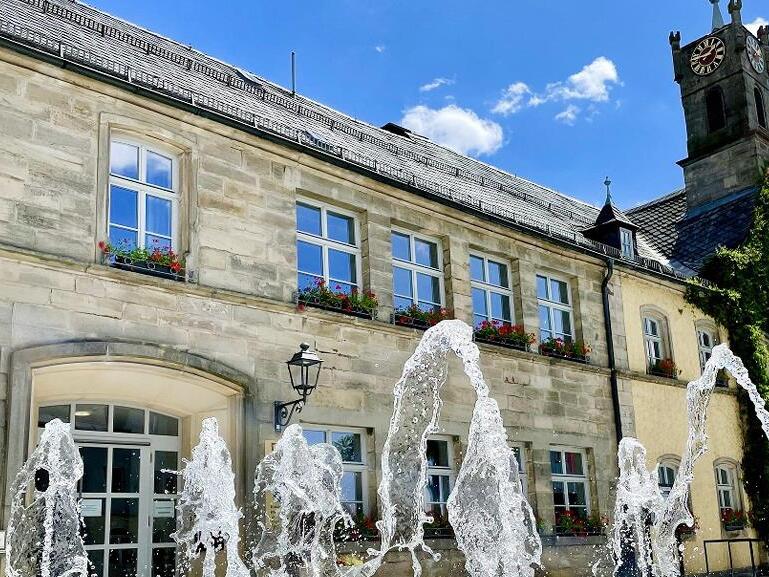 Im Rahmen der St&auml;dtebauf&ouml;rderung hat sich die Ansicht der Stadt Teuschnitz und insbesondere die Stadtmitte in den vergangenen Jahren deutlich ver&auml;ndert. Nun findet eine umfassende Evaluation statt.