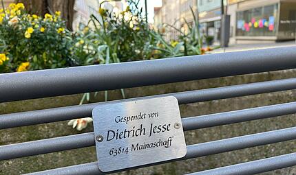 Dietrich Jesse sei Dank: 24 neue Sitzb&auml;nke f&uuml;r Coburg