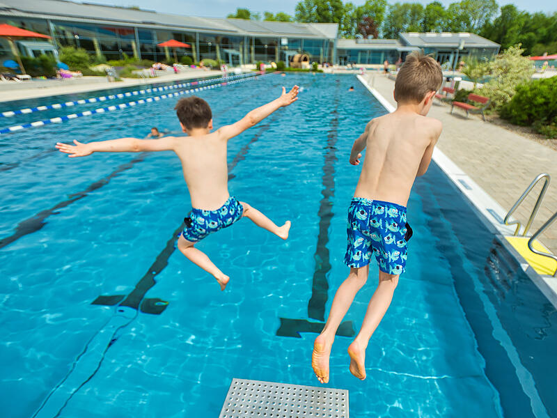 Königsbad Forchheim Saison 2024Forchheim & Fränkische Schweiz Viele können den nächsten Sprung ins kühle Nass kaum noch abwarten. Wann und wo die Freibäder in der Region wieder öffnen, haben wir zusammengefasst.