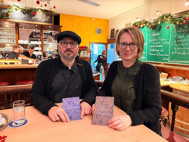 Bettina Schwarz und Stefan Noir haben k&uuml;rzlich ihre ersten B&uuml;cher ver&ouml;ffentlicht. Im Caf&eacute; Luitpold erz&auml;hlen sie &uuml;ber den steinigen Weg hin zum fertigen Buch.