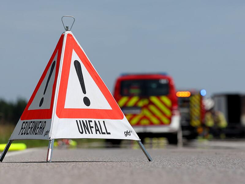 Ein Toter nach Lastwagen-Unfall
