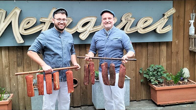 Miroslav Kocevski (links) k&ouml;nnte die Metzgerei Hornung einmal &uuml;bernehmen - gemeinsam freuten sie sich auch &uuml;ber die Auszeichnungen beim Metzger Cup.