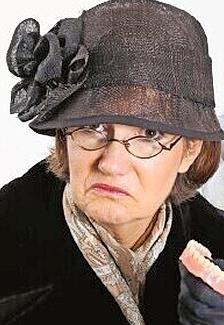Elfriede will ihren Mitbewohner loswerden.