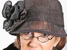 Elfriede will ihren Mitbewohner loswerden.
