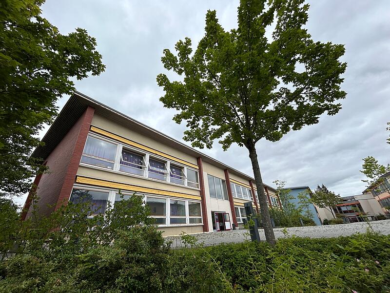 Sanierung der Staatlichen Realschule Coburg ISanierung der Staatlichen Realschule Coburg I 2001 war damit begonnen worden, die Generalsanierung der Staatlichen Realschule Coburg I zu planen. 25 Jahre später soll jetzt auch endlich der Gebäudeteil „A“ drankommen.