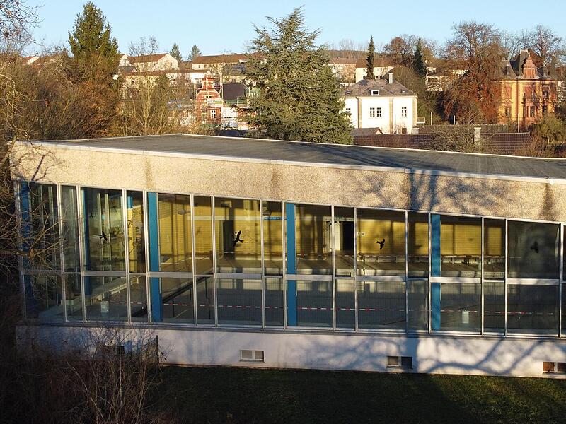 Während die Sanierung des Terrassenschwimmbades in diesem Jahr beginnt , zeichnet sich für das geschlossene Hallenbad noch kein Ersatz ab. Während die Sanierung des Terrassenschwimmbades in diesem Jahr beginnt , zeichnet sich für das geschlossene Hallenbad noch kein Ersatz ab.
