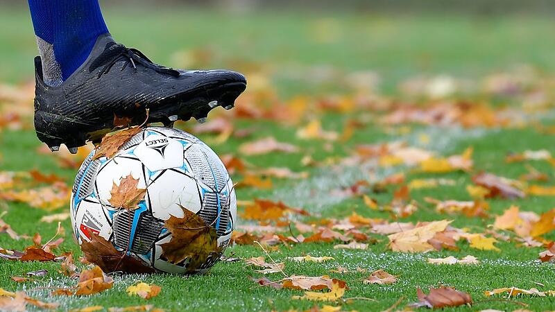Herbstliche Witterung: Diese Fußballspiele in der Region fallen am Wochenende aus.