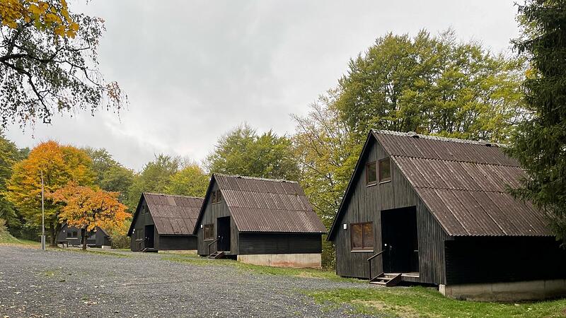 Die H&uuml;tten auf dem Jugendzeltplatz am Farnsberg sollen modernisiert werden. Ob und wenn ja wie hoch die Ma&szlig;nahme gef&ouml;rdert wird, ist aber noch unklar. Aber es gibt Pl&auml;ne