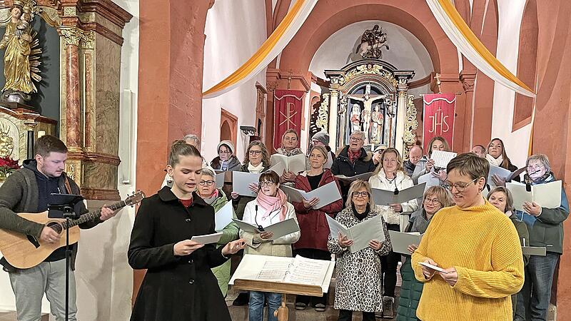 Die Chöre InTakt und Chorisma in der Wehrkirche. Die Chöre InTakt und Chorisma in der Wehrkirche.