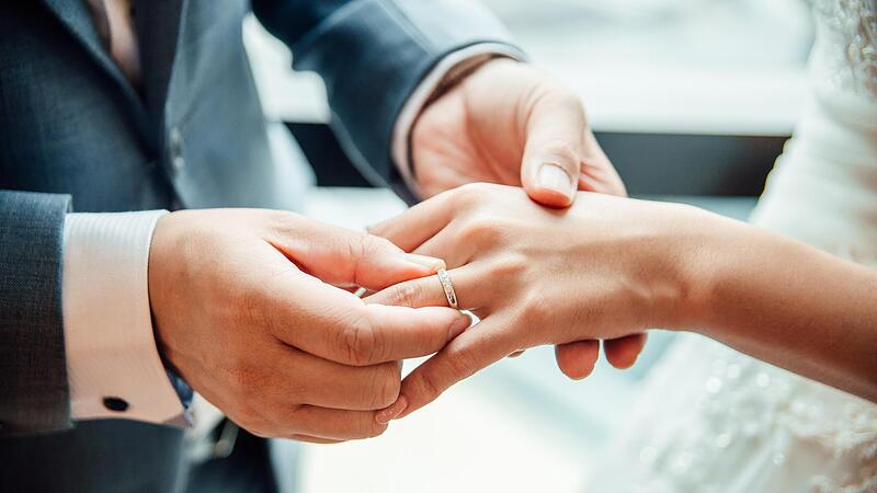 Im Landkreis Forchheim gibt es viele Locations, in denen man romantisch heiraten kann.Forchheim & Fränkische Schweiz