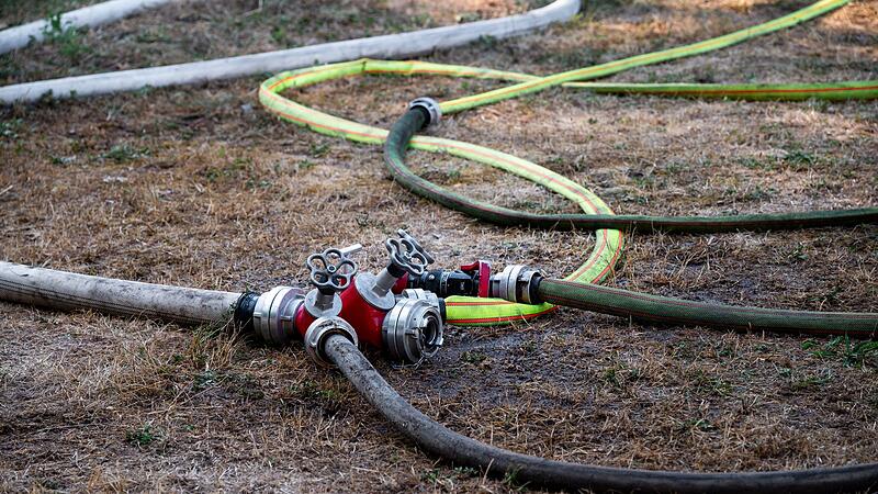 Aufr&auml;umarbeiten nach Brand nahe N&uuml;rnberger Messe