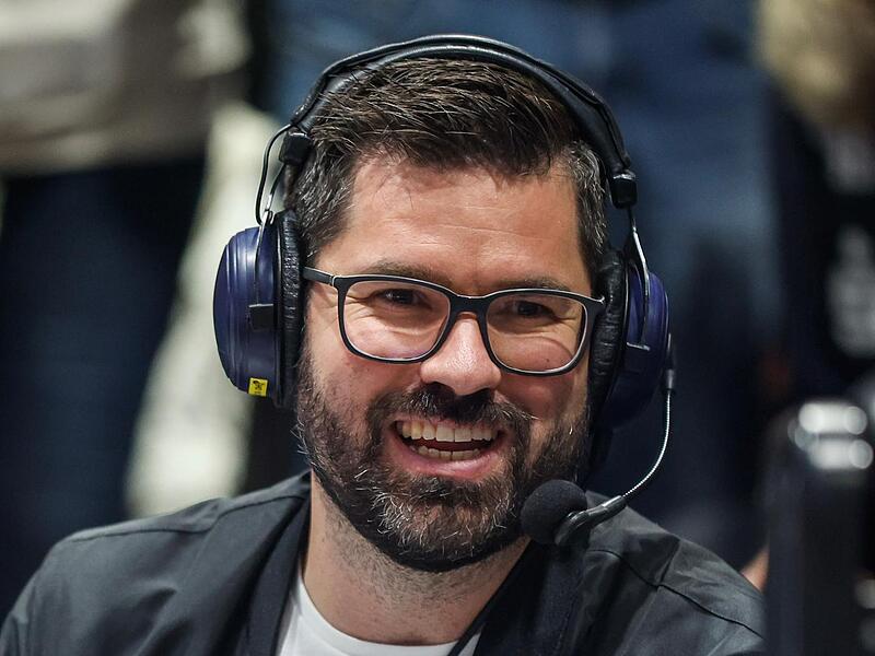 Wenn er Spiele kommentiert, sprüht Tobias Schimon vor Energie.
