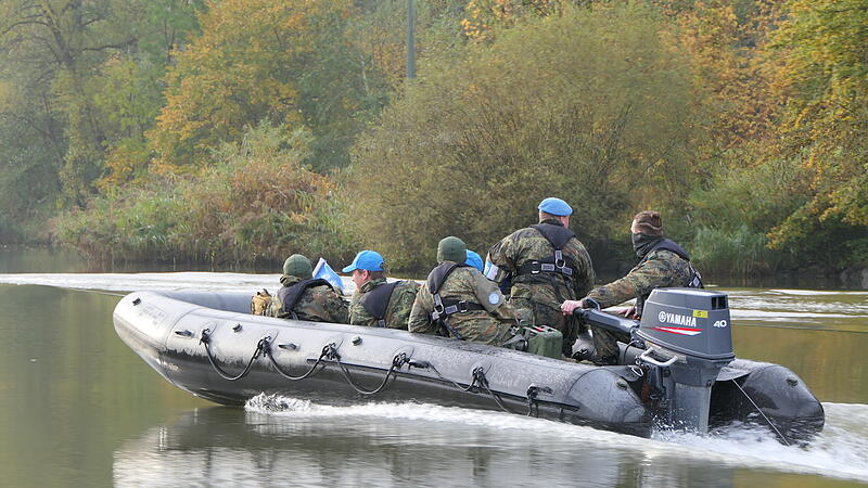 UN-Militärbeobachter werden auch auf dem Wasser ausgebildet. UN-Militärbeobachter werden auch auf dem Wasser ausgebildet.