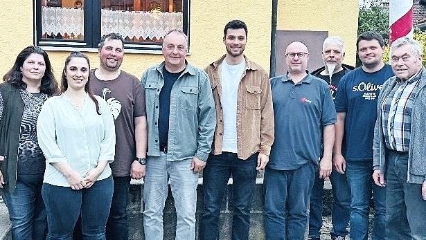 Vorne rechts: Willi Andres, der sich seit &uuml;ber 60 Jahren ehrenamtlich kirchlich und politisch f&uuml;r Rentweinsdorf und seine Ortsteile engagiert (von rechts).