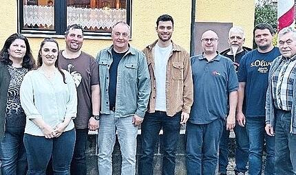 Vorne rechts: Willi Andres, der sich seit &uuml;ber 60 Jahren ehrenamtlich kirchlich und politisch f&uuml;r Rentweinsdorf und seine Ortsteile engagiert (von rechts).