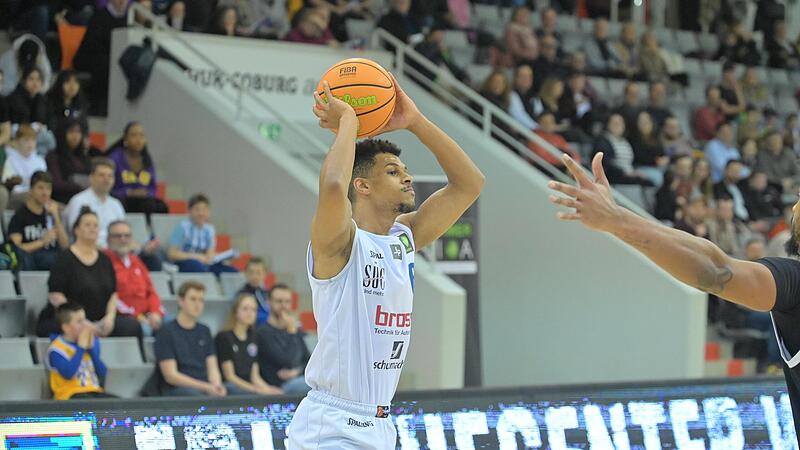 Der 22-jährige Gabriel Kuku ist im Coburger Team einer der Leistungsträger. Der 1,90 Meter große Shooting Guard steuerte in bisher 19 Saisonspielen Einsatzzeit durchschnittlich in rund 30 Minuten 18,5 Punkte, 3,7 Assists und 3,5 Rebounds pro Partie bei. Jetzt erhielt er einen Dreijahresvertrag in Bamberg. Der 22-jährige Gabriel Kuku ist im Coburger Team einer der Leistungsträger. Der 1,90 Meter große Shooting Guard steuerte in bisher 19 Saisonspielen Einsatzzeit durchschnittlich in rund 30 Minuten 18,5 Punkte, 3,7 Assists und 3,5 Rebounds pro Partie bei. Jetzt erhielt er einen Dreijahresvertrag in Bamberg.