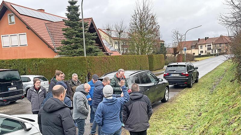 In Eschenbach wurde bei der Ortseinfahrt von Eltmann ein Schutzstreifen entlang der Stra&szlig;e diskutiert, aber wegen der Problematik zwischen Radfahrern und Fu&szlig;g&auml;nger soll es im jetzigen Zustand verbleiben.