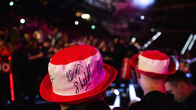 Ausverkaufte Brose Arena und gro&szlig;e Namen des Dartsports: Die Franken Darts Gala in Bamberg begeisterte Fans und Profis gleicherma&szlig;en.
