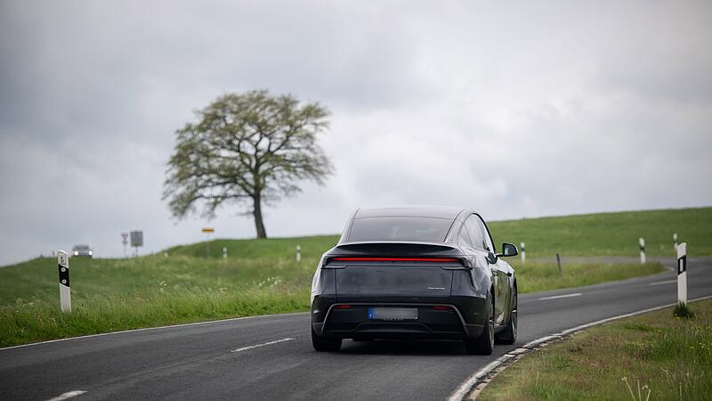 Pilotprojekt mit selbstfahrenden Teslas in der Eifel