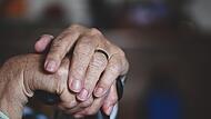 Telefonbetr&uuml;ger in Trunstadt: Seniorin &uuml;bergibt Zehntausende Euro
