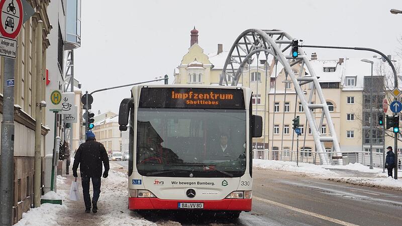n der Stadt fahren Shuttlebusse. Aber wie kommt man vom Land zum Impfzentrum?
