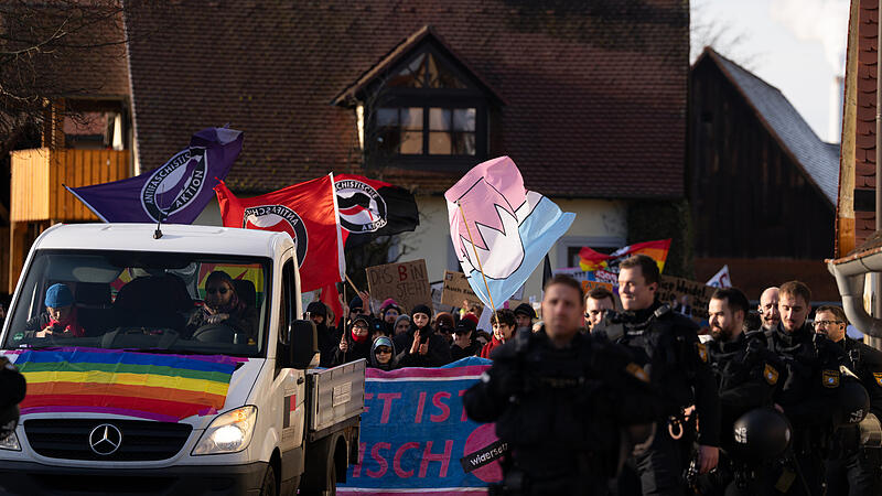 AfD Proteste EggolsheimAfD Proteste Eggolsheim Mehr als 1000 Menschen demonstrierten an diesem Sonntag in Eggolsheim gegen den stattfindenden Bezirksparteitag der AfD Oberfranken.