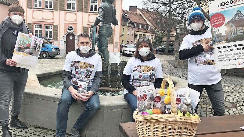 Judith Jochmann (v.l.), Stefan M&uuml;ller, Sabine Marx und Martin Paulus werben f&uuml;r Aktionen an Ostern, die aber noch nicht alle sicher sind.