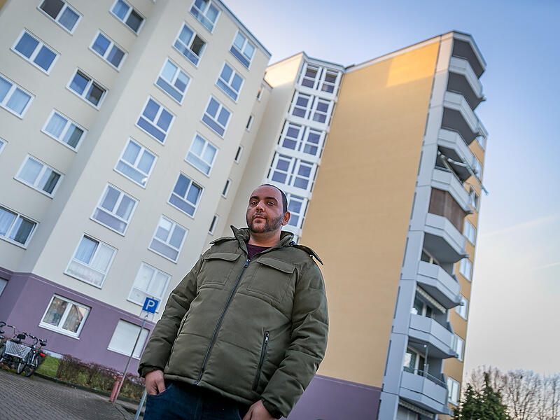 Legionellen, Kakerlaken, kaputte Heizungen: Wie Kamil Kacraciger wohnen zahlreiche Mieter seit Jahren unter teils unw&uuml;rdigen Zust&auml;nden in dem ber&uuml;chtigten Hochhauskomplex in der Regnitzstra&szlig;e. Statt die Missst&auml;nde zu beheben, fordert der Vermieter nun noch Nachzahlungen von mehreren Tausend Euro.