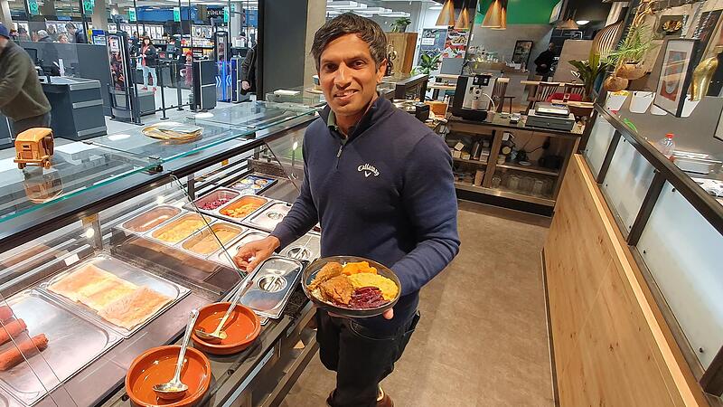 Sydney Swaris betreibt seinen Imbiss Saphir-Sri Lankan Kitchen direkt am Kaufland Bamberg. Sydney Swaris betreibt seinen Imbiss Saphir-Sri Lankan Kitchen direkt am Kaufland Bamberg.