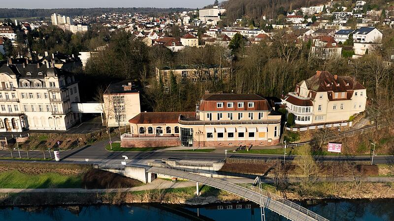 Das Café Schweizerhaus in Bad Kissingen ist verkauft und steht nach jahrzehntelangem Leerstand vor einer Wiederbelebung. Das Café Schweizerhaus in Bad Kissingen ist verkauft und steht nach jahrzehntelangem Leerstand vor einer Wiederbelebung.
