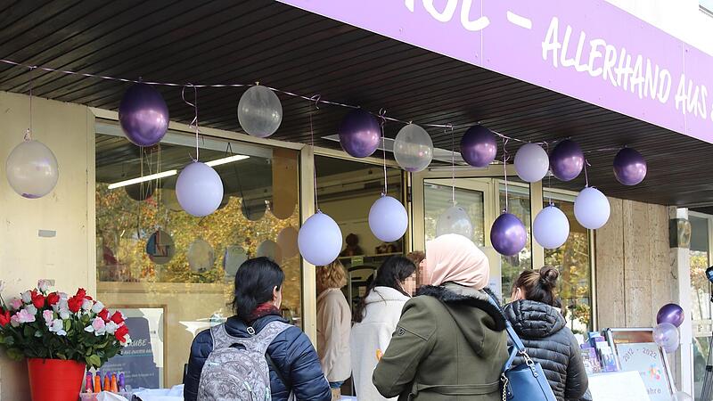 Schlangen vor der Fundgrube: Rund 60 bis 80 Kunden z&auml;hlen die Mitarbeiter jeweils an den drei Tagen pro Woche, an denen ge&ouml;ffnet ist.