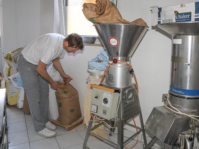 Hofmann bezieht sein Mehl aus Gosberg und Strullendorf und lässt es in der Litz-Mühle in Gremsdorf mahlen.Forchheim & Fränkische Schweiz Hofmann bezieht sein Mehl aus Gosberg und Strullendorf und lässt es in der Litz-Mühle in Gremsdorf mahlen.Forchheim & Fränkische Schweiz