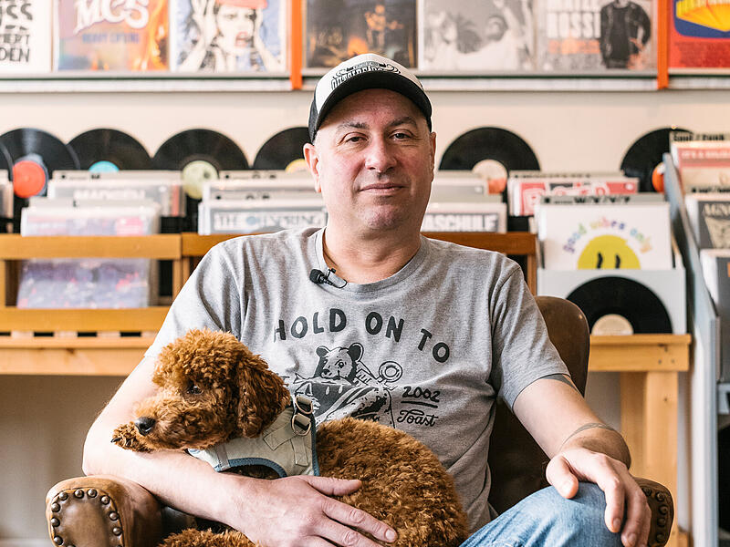 Michael Russek in seinem Plattenladen Toxic Toast in der Coburger Innenstadt Michael Russek in seinem Plattenladen Toxic Toast in der Coburger Innenstadt