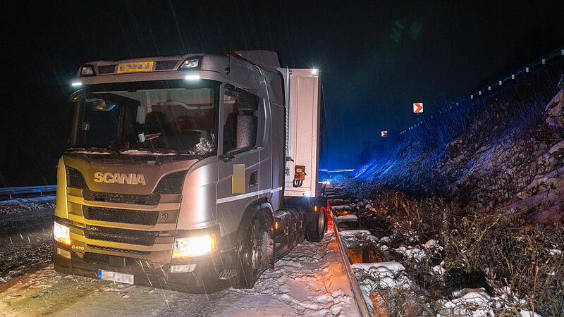 Liegengebliebener Lkw auf der A70 bei Sche&szlig;litz im Landkreis Bamberg
