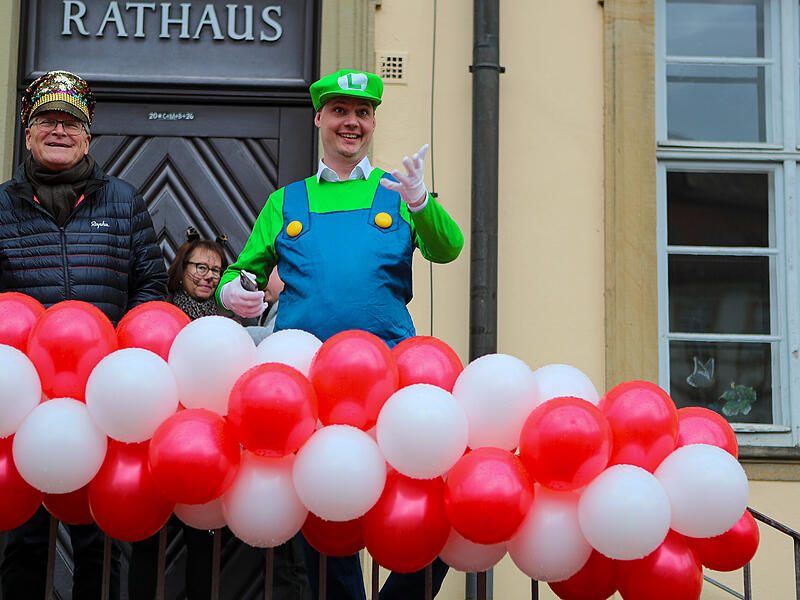FaschingszugTausende Besucher beim gro&szlig;en Faschingsumzug in Bamberg