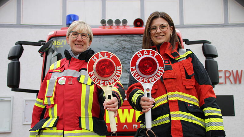 Feuerwehrauto, Frauen, Uniform