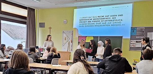 Demokratie-Workshop der Klasse 8d. Demokratie-Workshop der Klasse 8d.