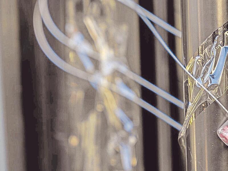 Die Tür des Hoteleingangs in Istanbul ist mittlerweile verplombt. Hier wohnte die Familie, die im Türkeiurlaub starb. &#160;&#160;