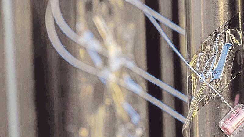 Die Tür des Hoteleingangs in Istanbul ist mittlerweile verplombt. Hier wohnte die Familie, die im Türkeiurlaub starb. &#160;&#160;