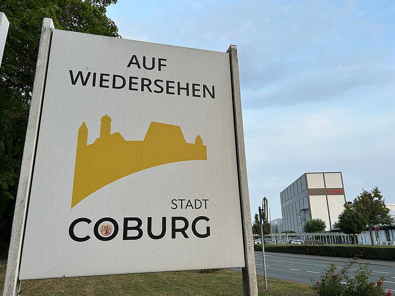 Wir beenden unsere Bilder- beziehungsweise Veste-Galerie ganz &auml;hnlich, wie wir sie begonnen haben. Denn auf der R&uuml;ckseite der Willkommensschilder der Stadt Coburg ist nat&uuml;rlich auch noch einmal die Veste zu sehen!