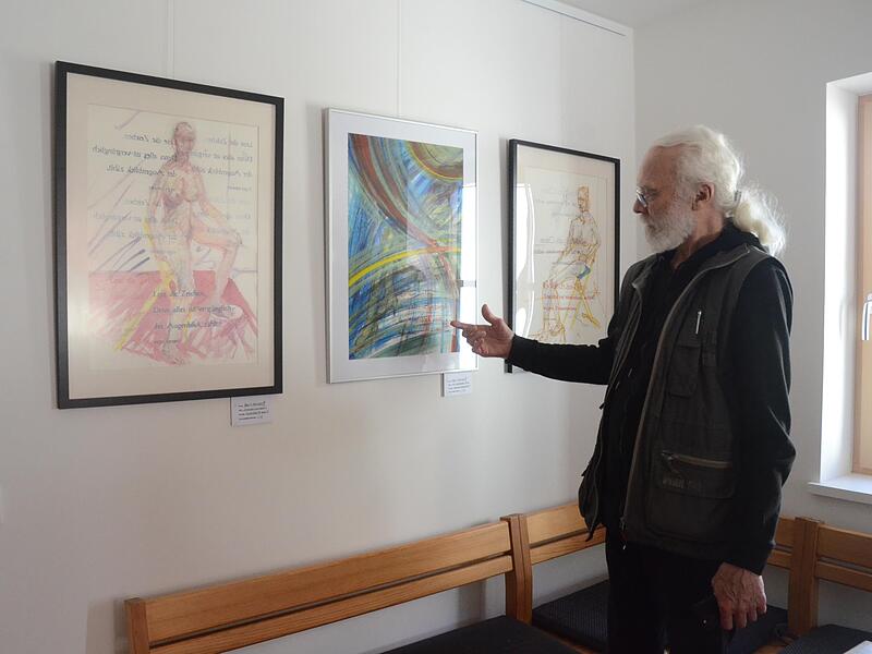 Der vielseitige Kronacher K&uuml;nstler Peter M. Bannert stellt einige Gem&auml;lde aus mit nachdenklichen Haiku-Texten von Ingo Cesaro. Der heute 85- j&auml;hrige Bannert z&auml;hlt seit &uuml;ber 30 Jahren zu den engagierten Mitgliedern im Verein &bdquo;Regionale Kunstf&ouml;rder...