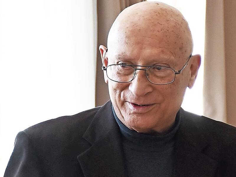 Herbert Bogner bei seiner Verabschiedung als Vorsitzender der Geschwister-D&uuml;mmlein-Stiftung.