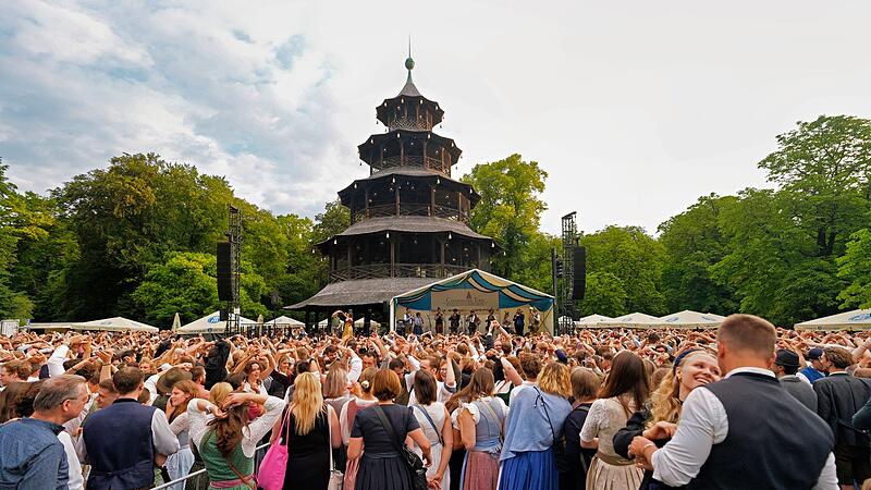 Kocherlball am Chinesischen Turm Kocherlball am Chinesischen Turm