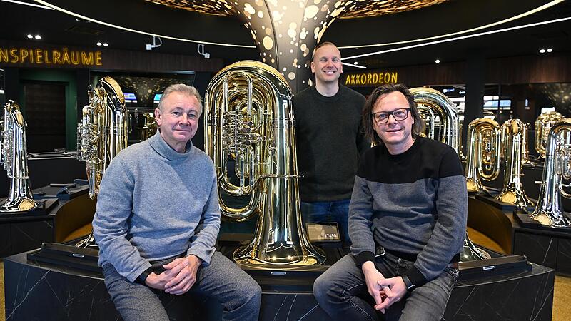 &bdquo;Wir bleiben ein Familienbetrieb&ldquo;: Hans Thomann junior, Verkaufsleiter Flo Rittweger und CEO Markus Neser (von links)