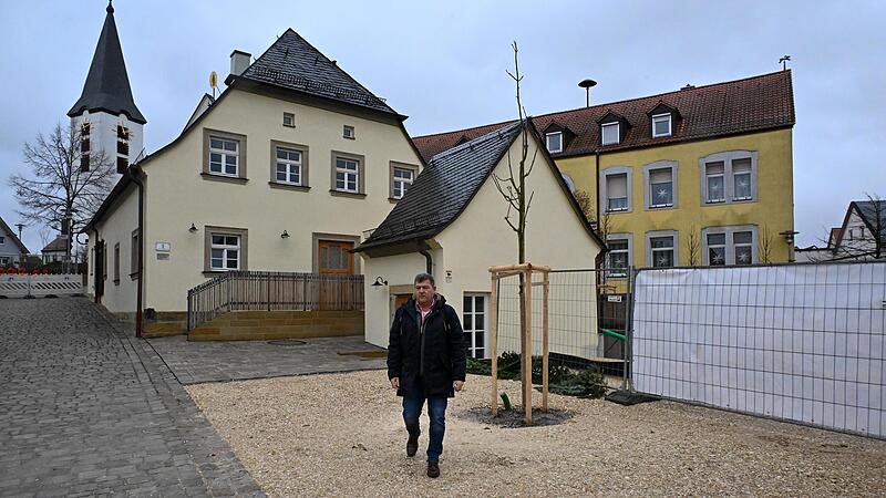 Ein Schmuckstück ist die sanierte Alte Mühle geworden. Für die Gastro innen und die vorne im Außenbereich entstehende sucht Oberhaids Bürgermeister einen Pächter.